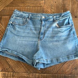 American Eagle Mom Short